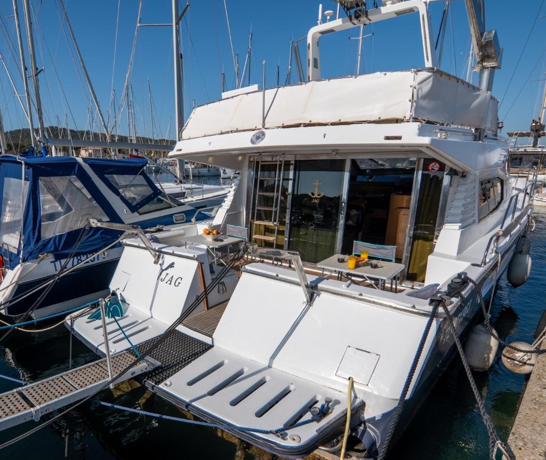 Hebergements Bateaux A Quai Porquerolles Exterior photo